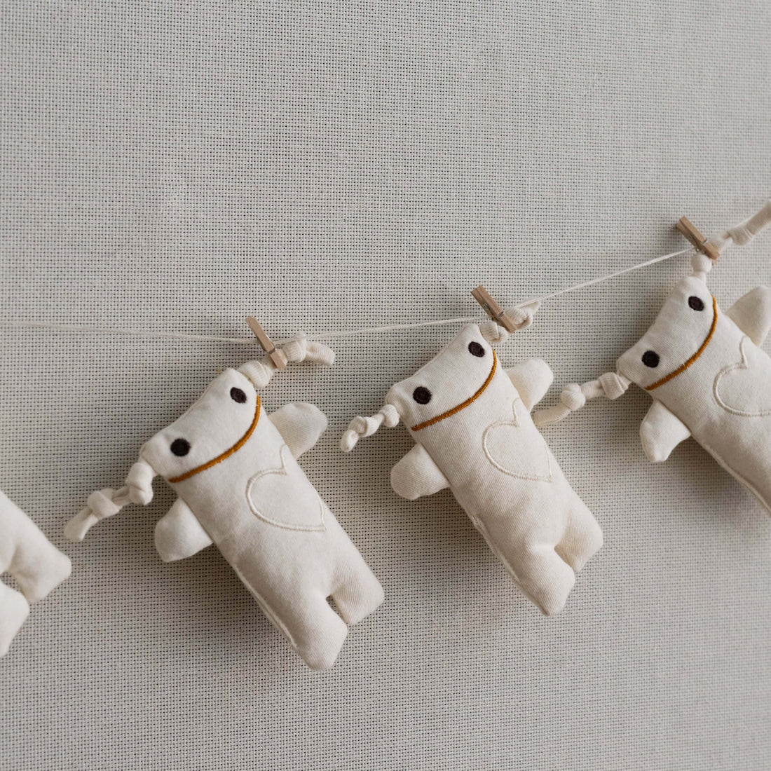 BÉBÉ MONSIEUR TSÉ-TSÉ - PELUCHE