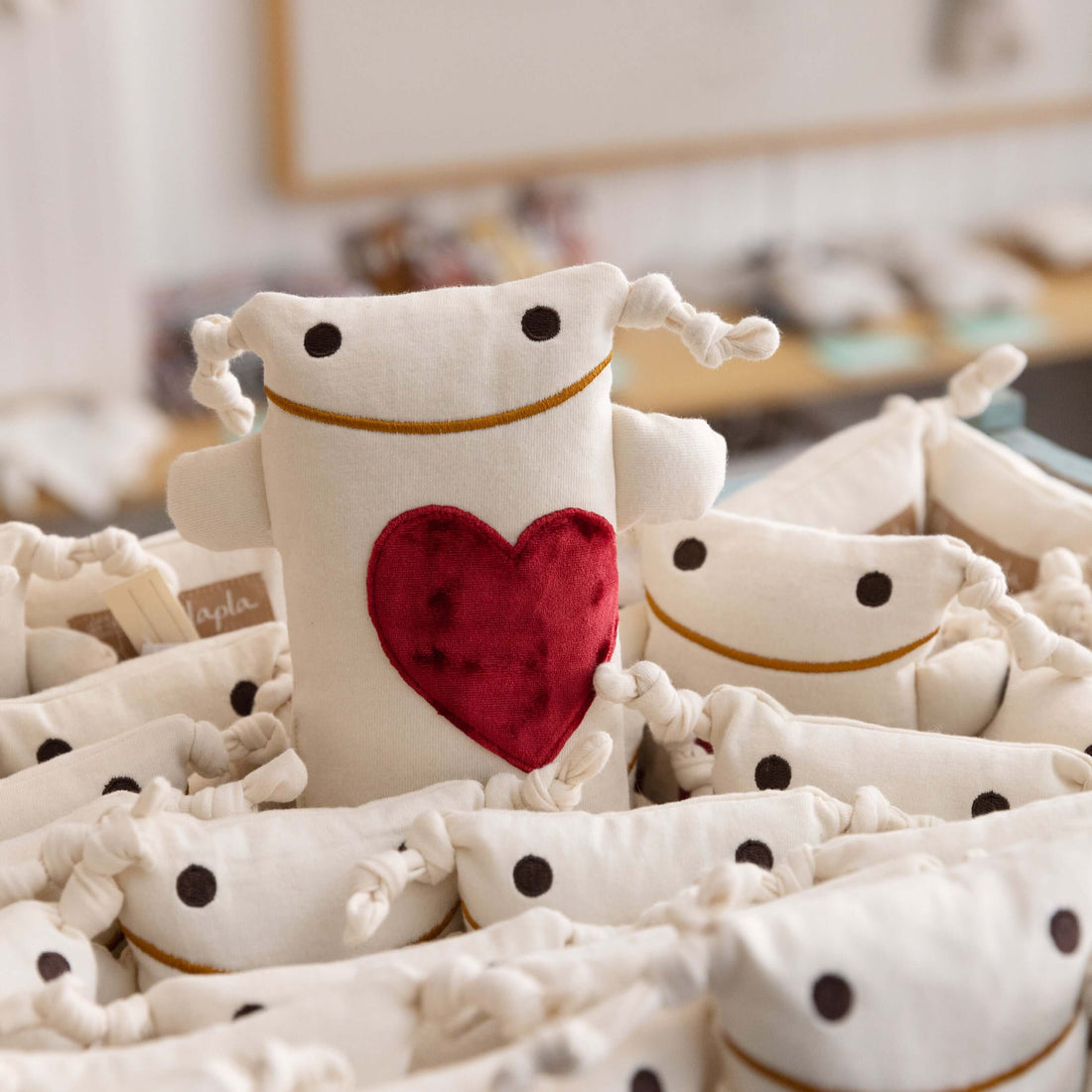 MONSIEUR TSÉ-TSÉ COEUR ROUGE - PELUCHE