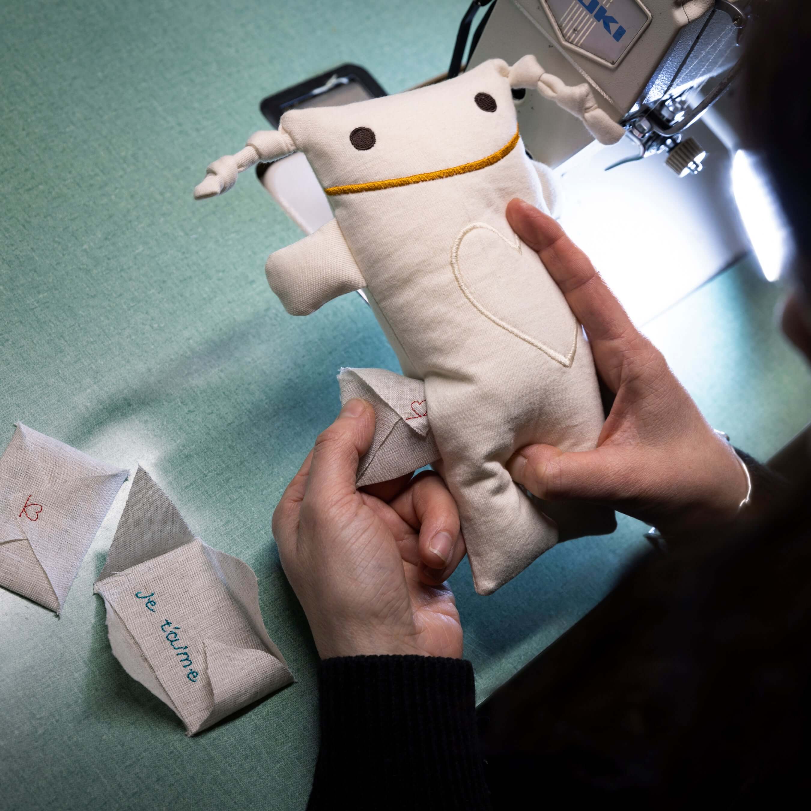 PERSONALIZATION - WELL KEPT SECRET - EMBROIDERED MESSAGE