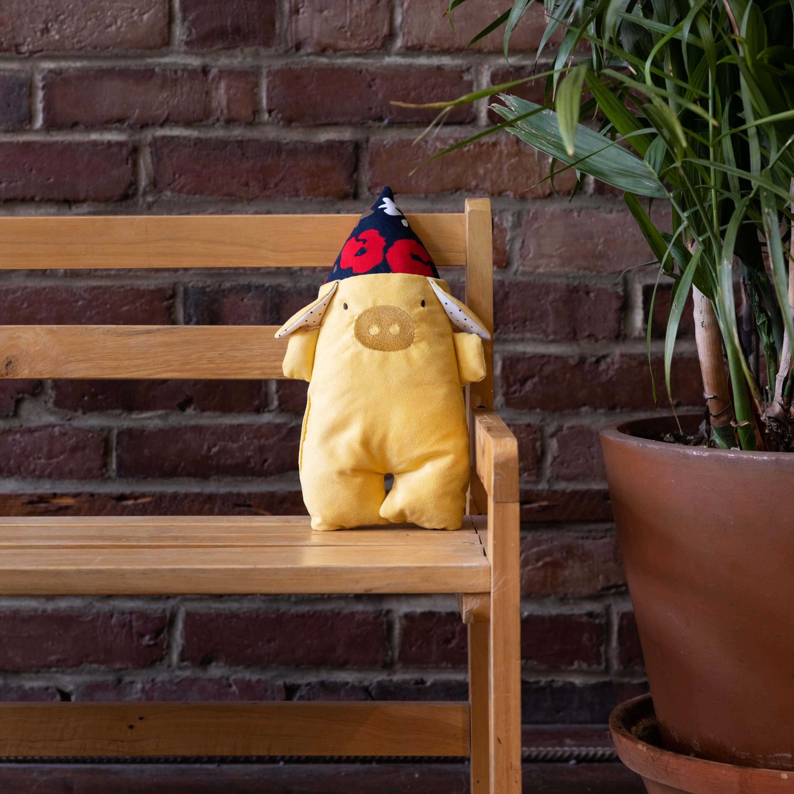 YALI THE PIG - STUFFED ANIMAL