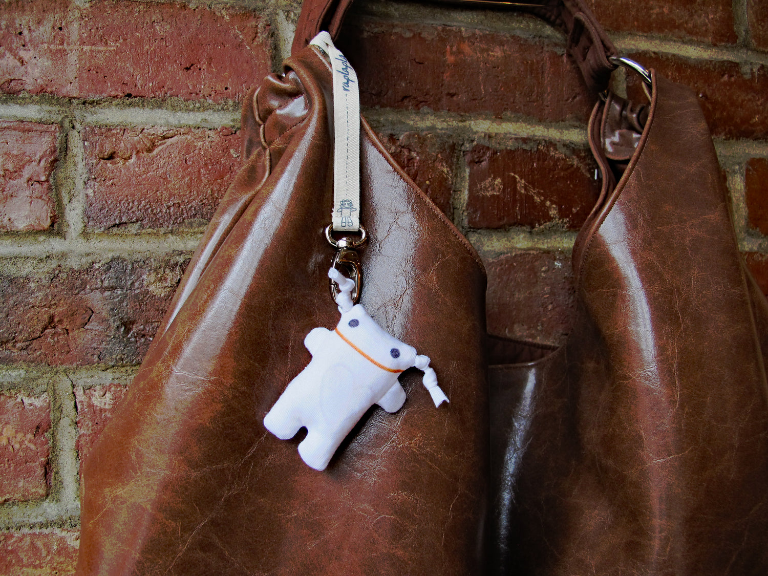 EMERGENCY TSÉ-TSÉ - STUFFED TOY