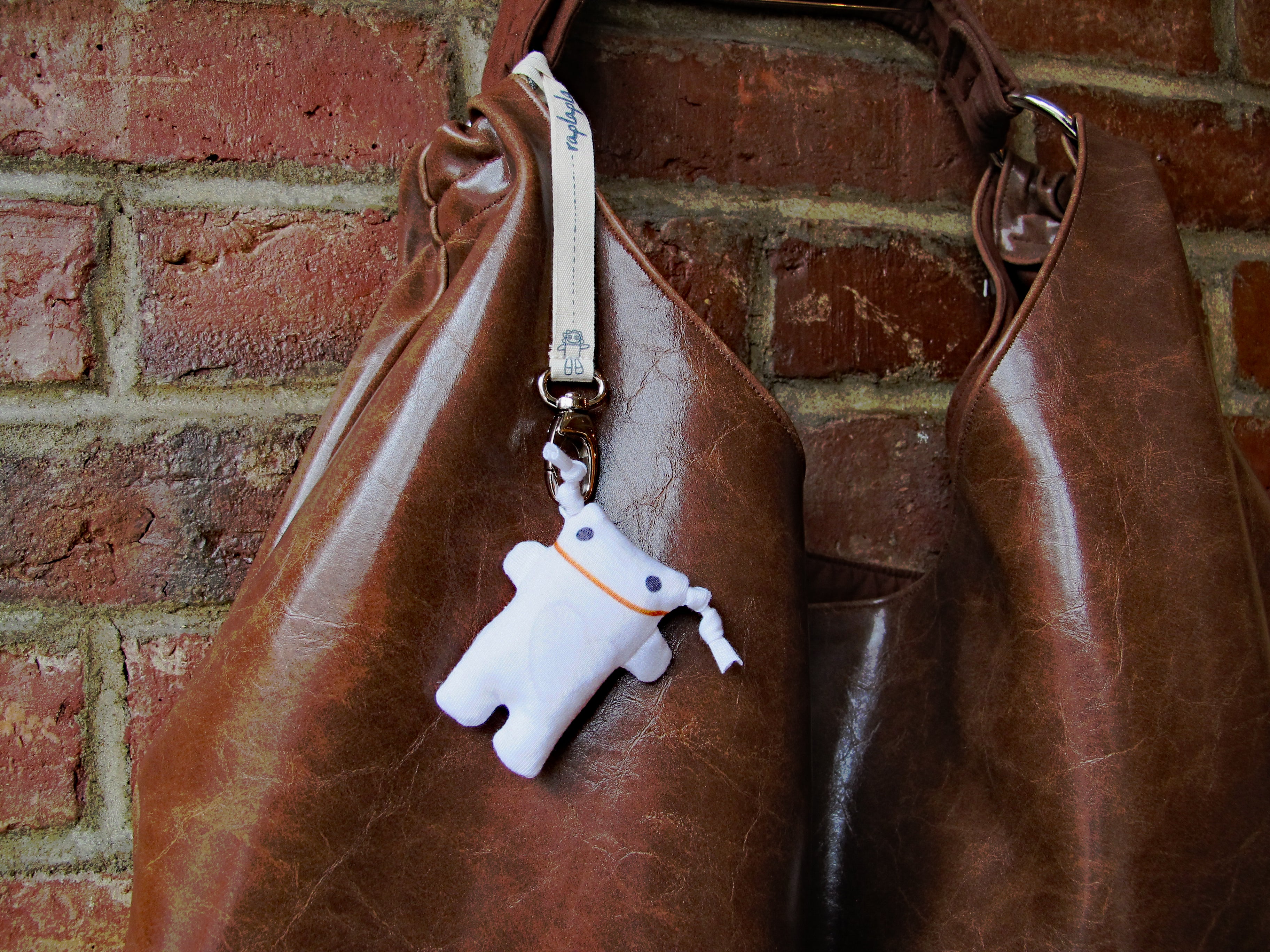 EMERGENCY TSÉ-TSÉ - STUFFED TOY